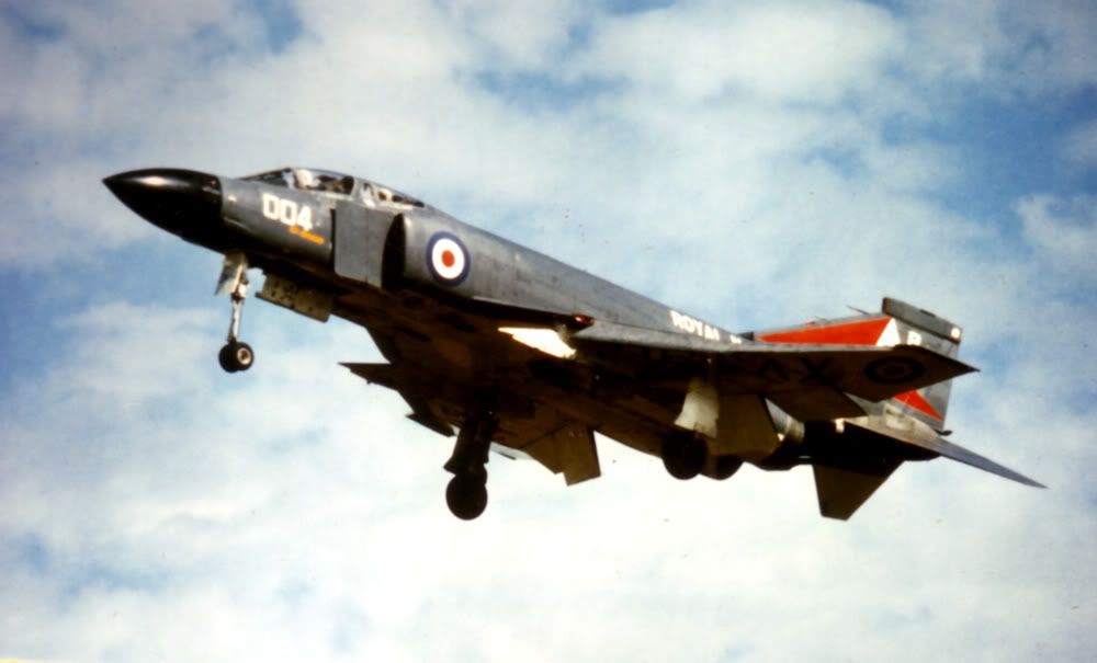 http://i292.photobucket.com/albums/mm14/handshifterAl/XV590-Lossiemouth-02SEP75.jpg