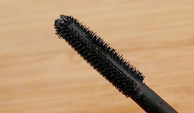 Essence I Love Extreme Mascara & Catrice Lashes to Kill Volume mascara
