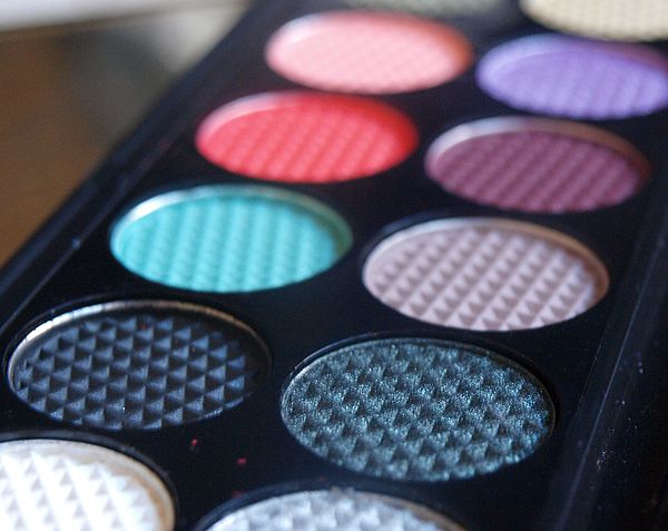 84fead75 Sleek PPQ Me, Myself & Eye I Divine palette