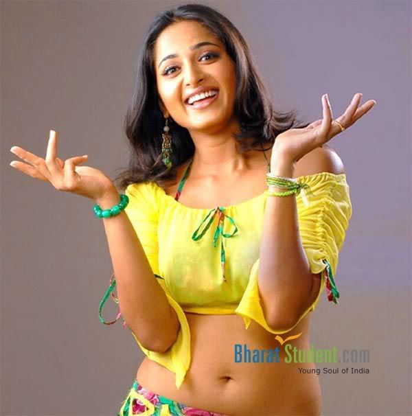 Sexy Indian Girl Anuska Showing Her Navel Sexy Indian Girl Anuska 