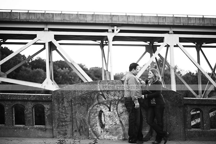 kg.leaf photography couple on bridge