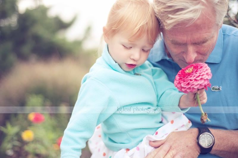 kg.leaf photography father and daughter flower smelling