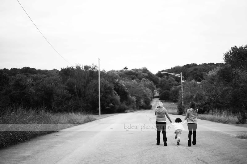 kg.leaf photography sisters walking