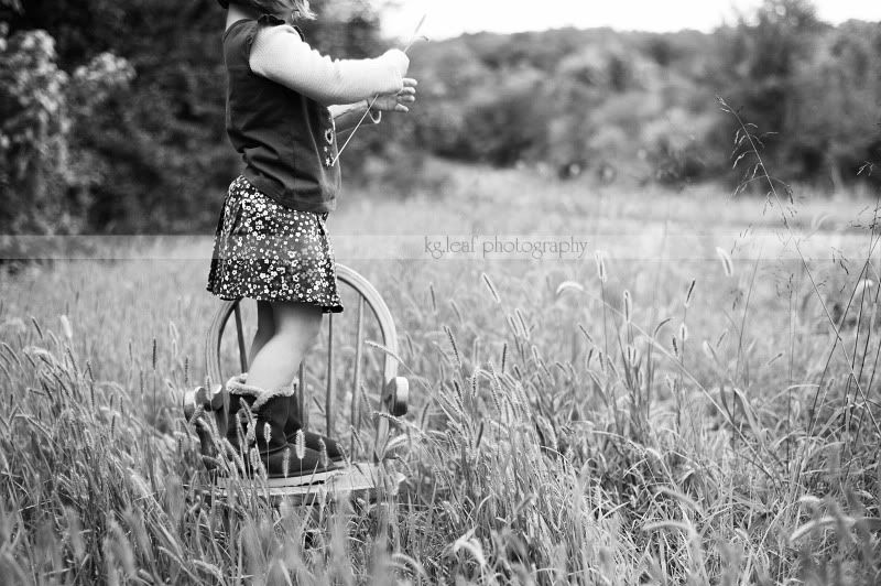 kg.leaf photography girl in chair