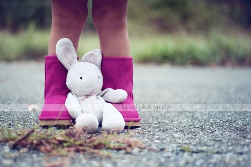 kg.leaf photography bunny toy