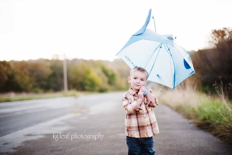 kg.leaf photography boy with umbrella