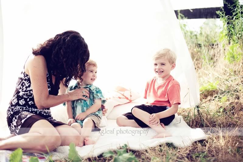 kg.leaf photography mother and sons