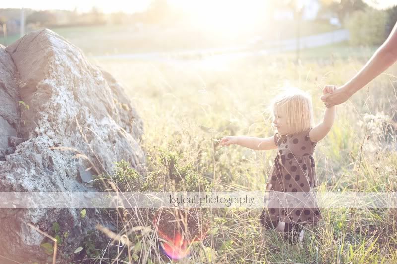 kg.leaf photography girl with hand