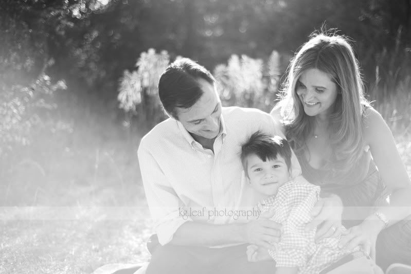 kg.leaf photography parents with young son