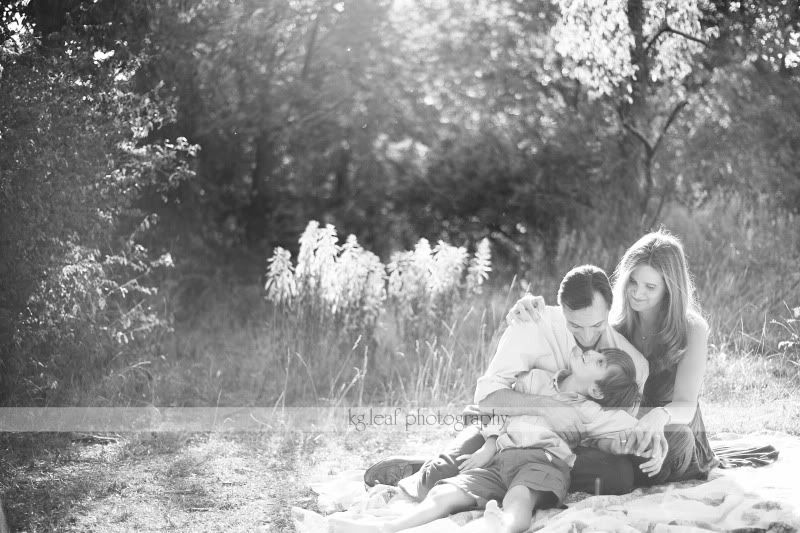 kg.leaf photography parents with older son