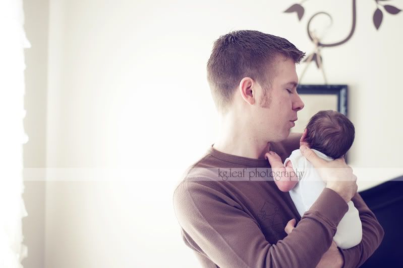 kg.leaf photography newborn baby and dad