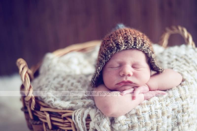 kg.leaf photography newborn hat closeup