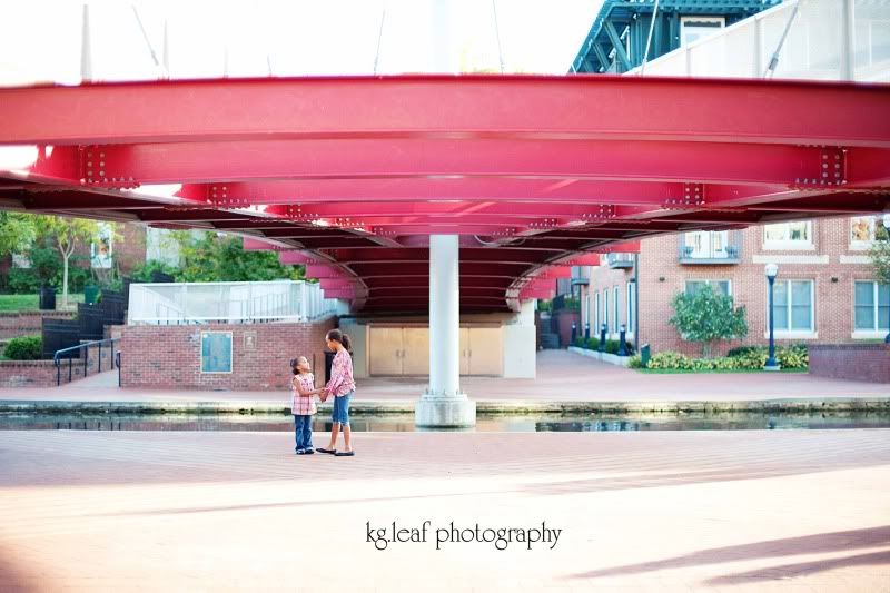 kg.leaf photography sisters under bridge