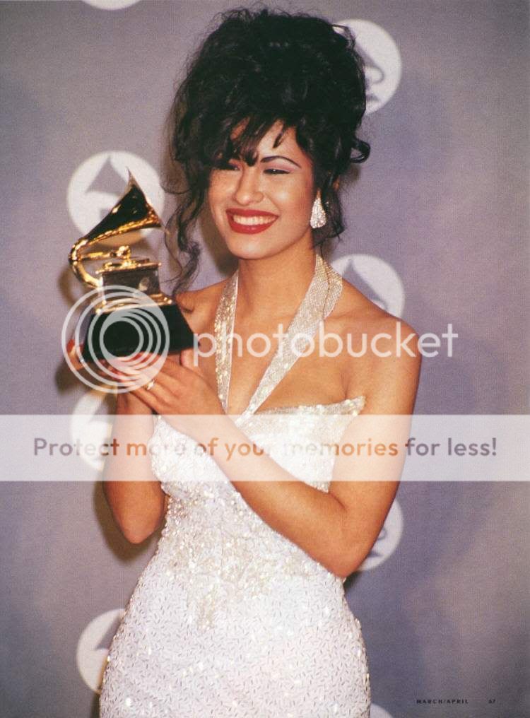 Selena Holding Her Grammy Photo by what_ever_575 | Photobucket